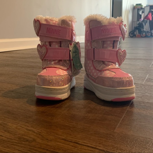 Minnie Mouse toddler snow boots size 7! - Picture 3 of 9